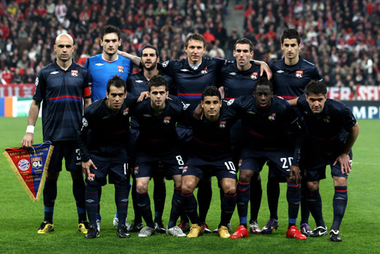 心情不佳？詹姆斯赛后第一时间走向球员通道离场，未与任何人交流（赛后情绪低落？詹姆斯直接走向球员通道离场，未与任何人交谈）