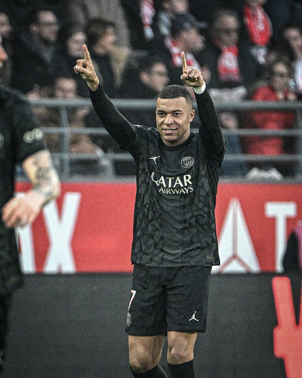 欧联对阵格拉茨风暴，卡拉布里亚打进挑球过人后精彩进球