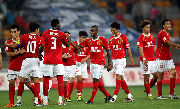 西甲：皇马客场1-1战平比利亚雷亚尔（西甲：皇马客场与比利亚雷亚尔1-1战成平局）
