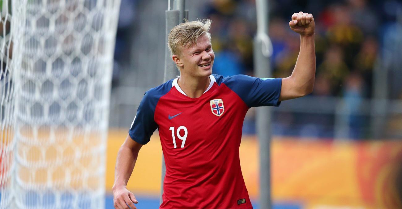 心情不错！知名说唱歌手Jay-Z现身湖人主场观看NBA杯（笑容满面！嘻哈巨星Jay-Z亮相湖人主场观战NBA杯）