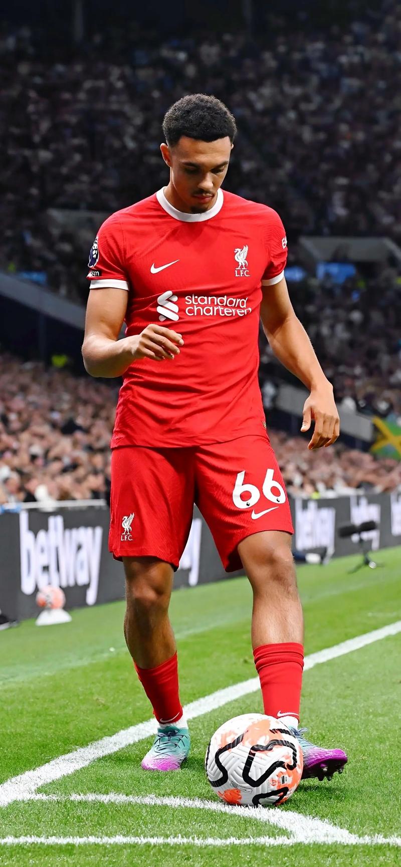 西媒热议亚马尔表现：昨晚真正的18岁新星是埃斯特旺